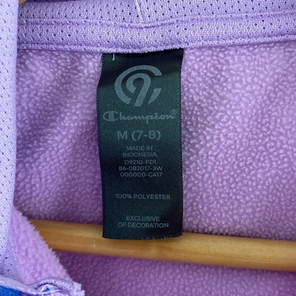 Child’s zip up hoodie M